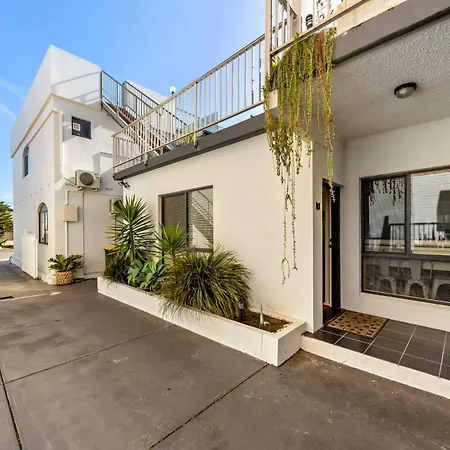 Belle Escapes - Seascape On Seaview Apartment Henley Beach South Exterior photo